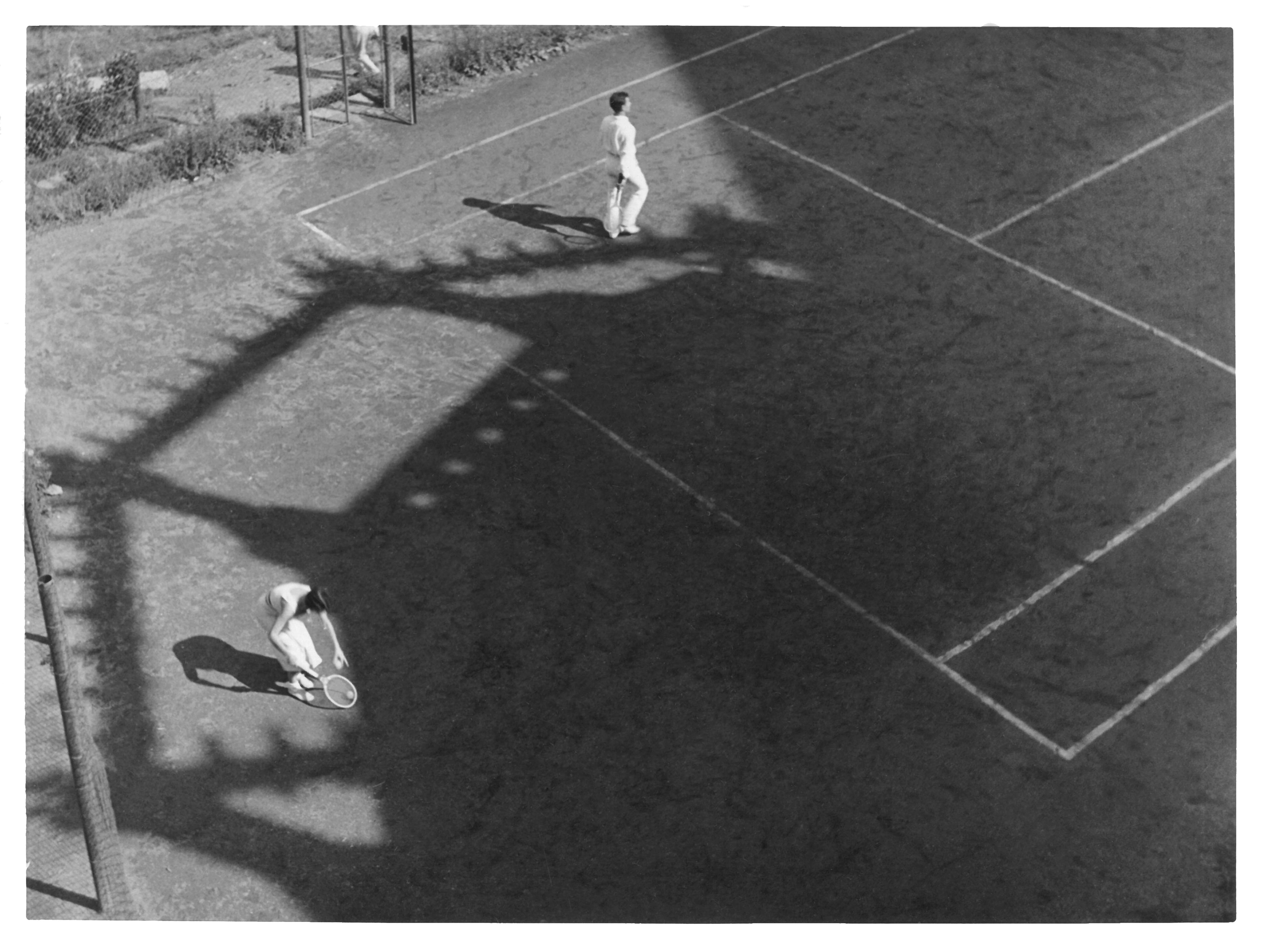 Hevesy Iván: Teniszpálya I., 1934-41, zselatinos ezüst papírkép, Medve Mihály gyűjteménye