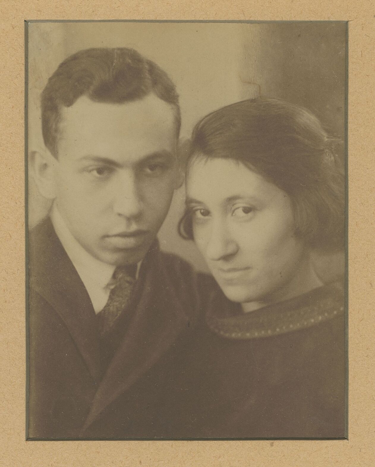 9.	Barta Sándor és Újvári Erzsi házassági portréja, Budapest, 1919, Braun-Barta család gyűjteménye