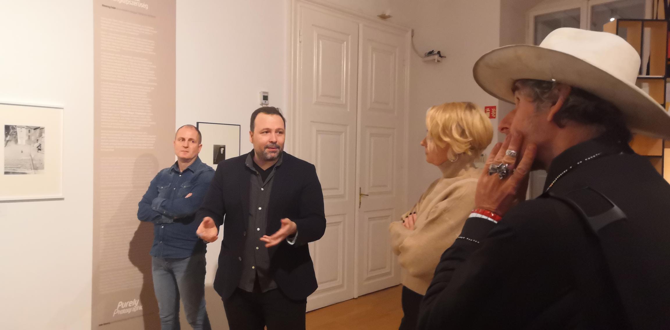 Tóth Balázs Zoltán, a kiállítás egyik kurátora Fotó: Kassák Múzeum
