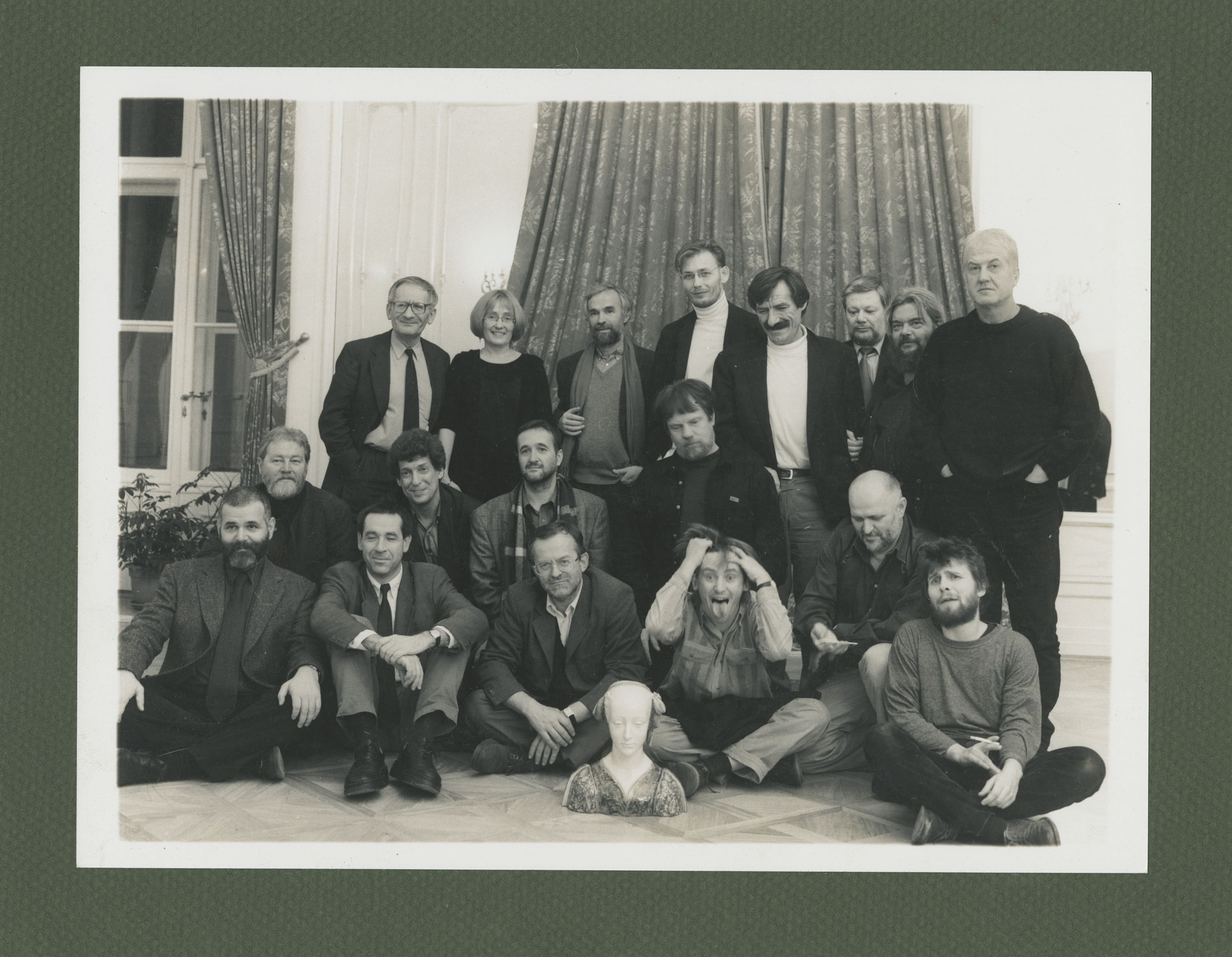 "25 éves a Csaplár Múzeum" – Fotóalbum Csaplár Ferenc köszöntésére, 2001 (Kassák Múzeum)
