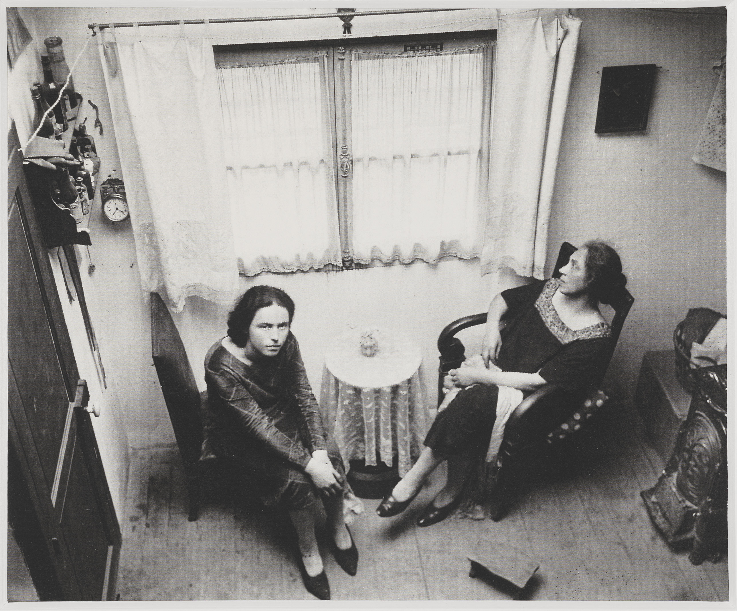     André Kertész: Ilka and Éva Révai in their Paris Apartment, 1927 (Csaba Kajdi Collection)   