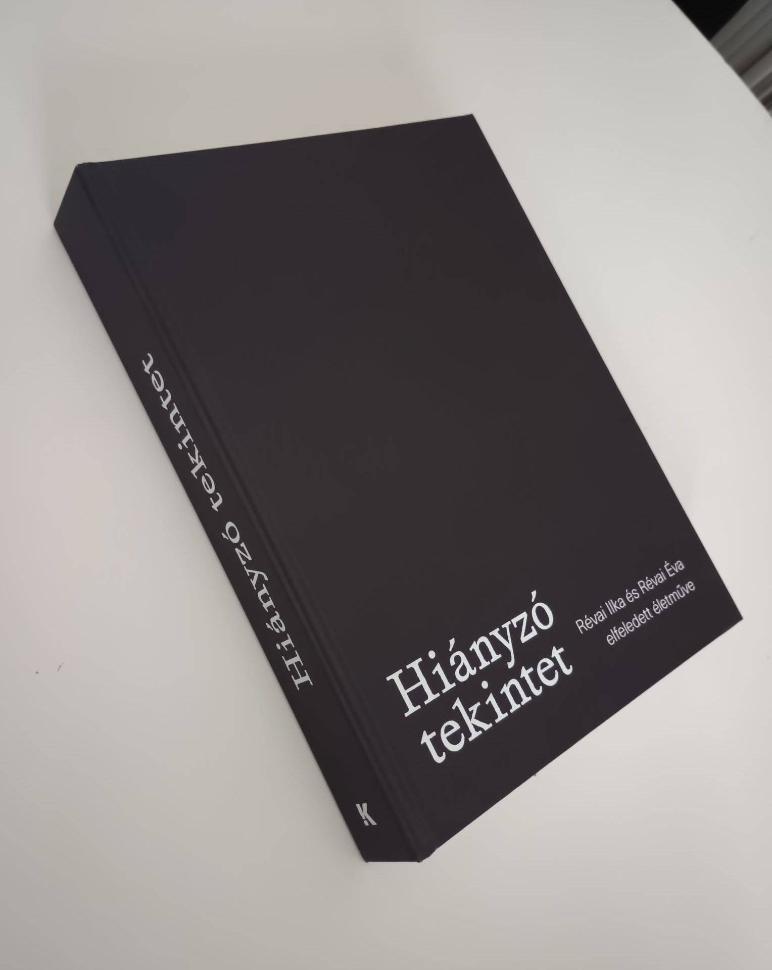 Hiányzó tekintet kötet fotó