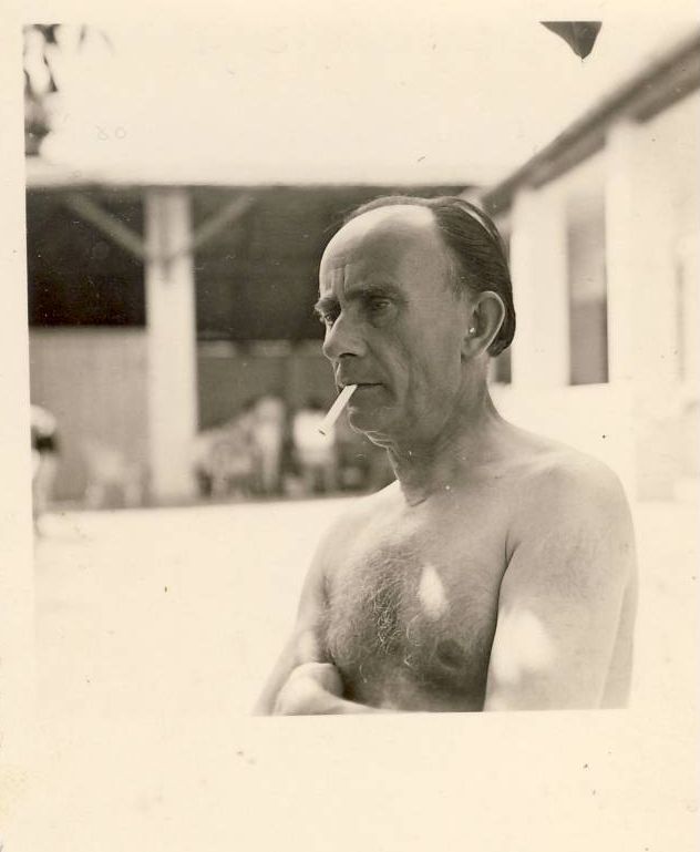 Kassák Lajos békásmegyeri házának tornácán, 1946, Heimer Jenő felvétele