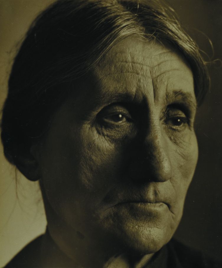 Kassák Istvánné, 1928, Pécsi József felvétele, a Kassák Múzeum gyűjteménye