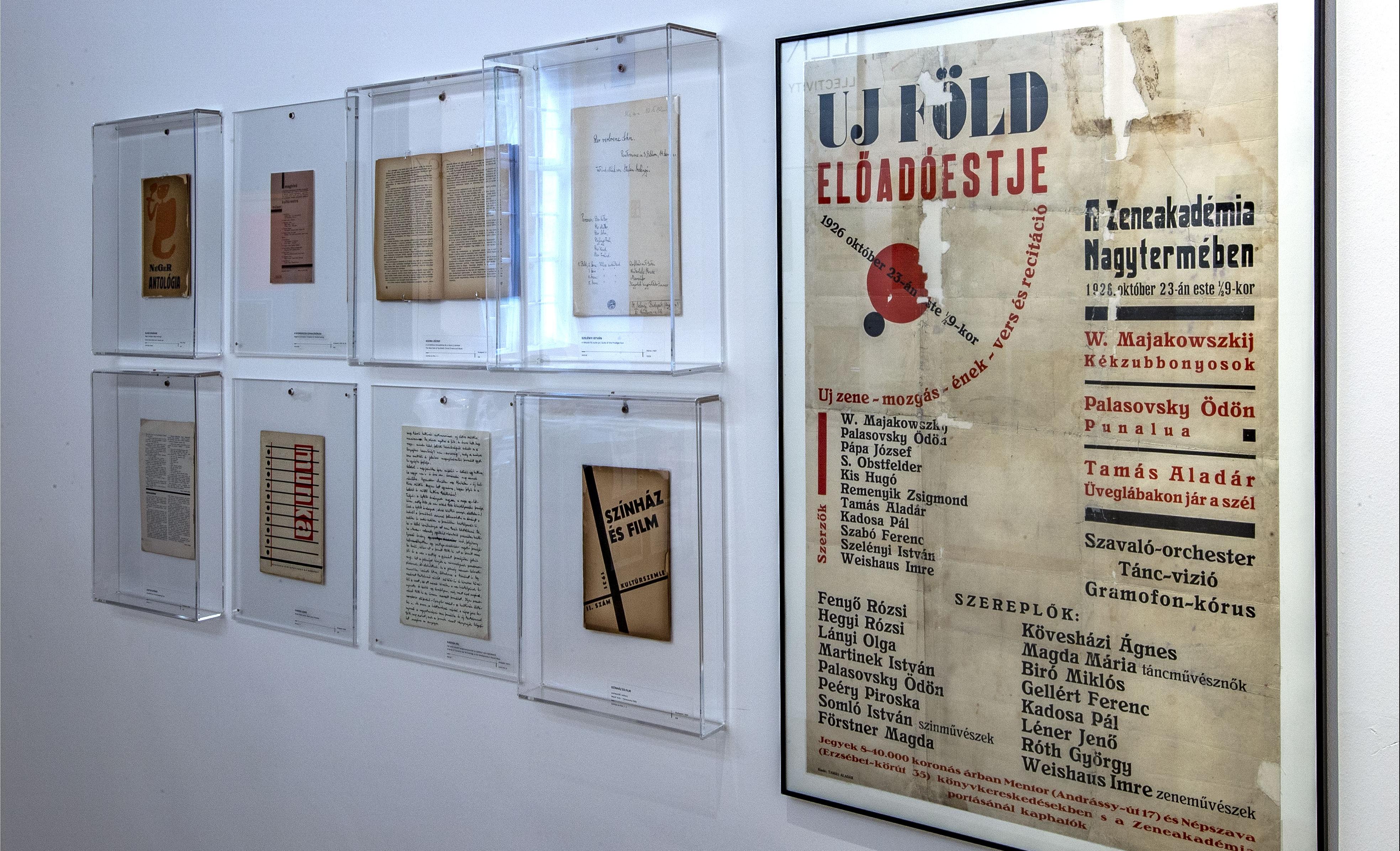 Hangszínek- Új zene a történeti avantgárdban, kiállítás enteriőr  Fotó: PIM-Kassák Múzeum