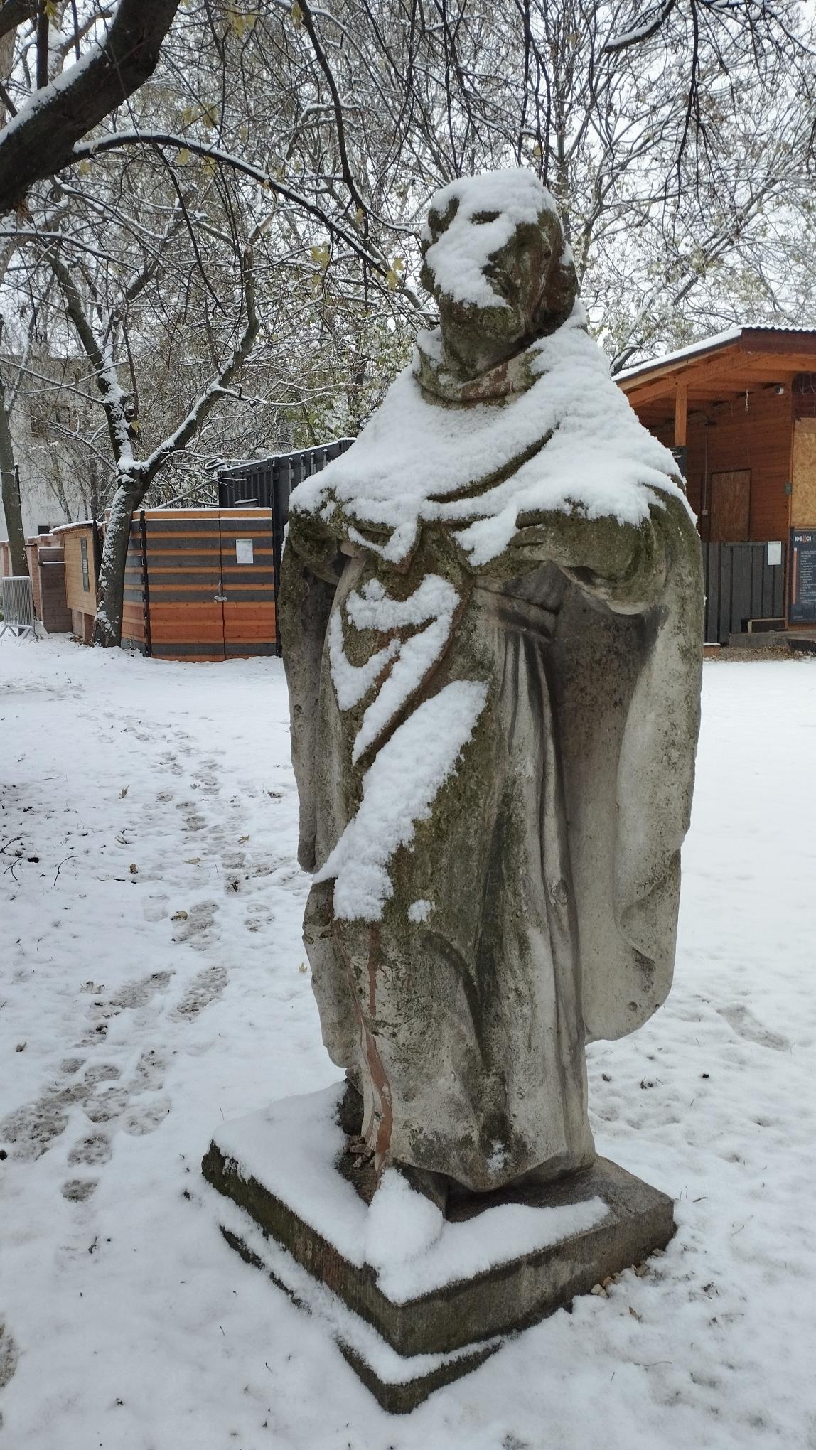 Barokk szobor a Zichy-kastély udvarán Fotó: Kassák Múzeum