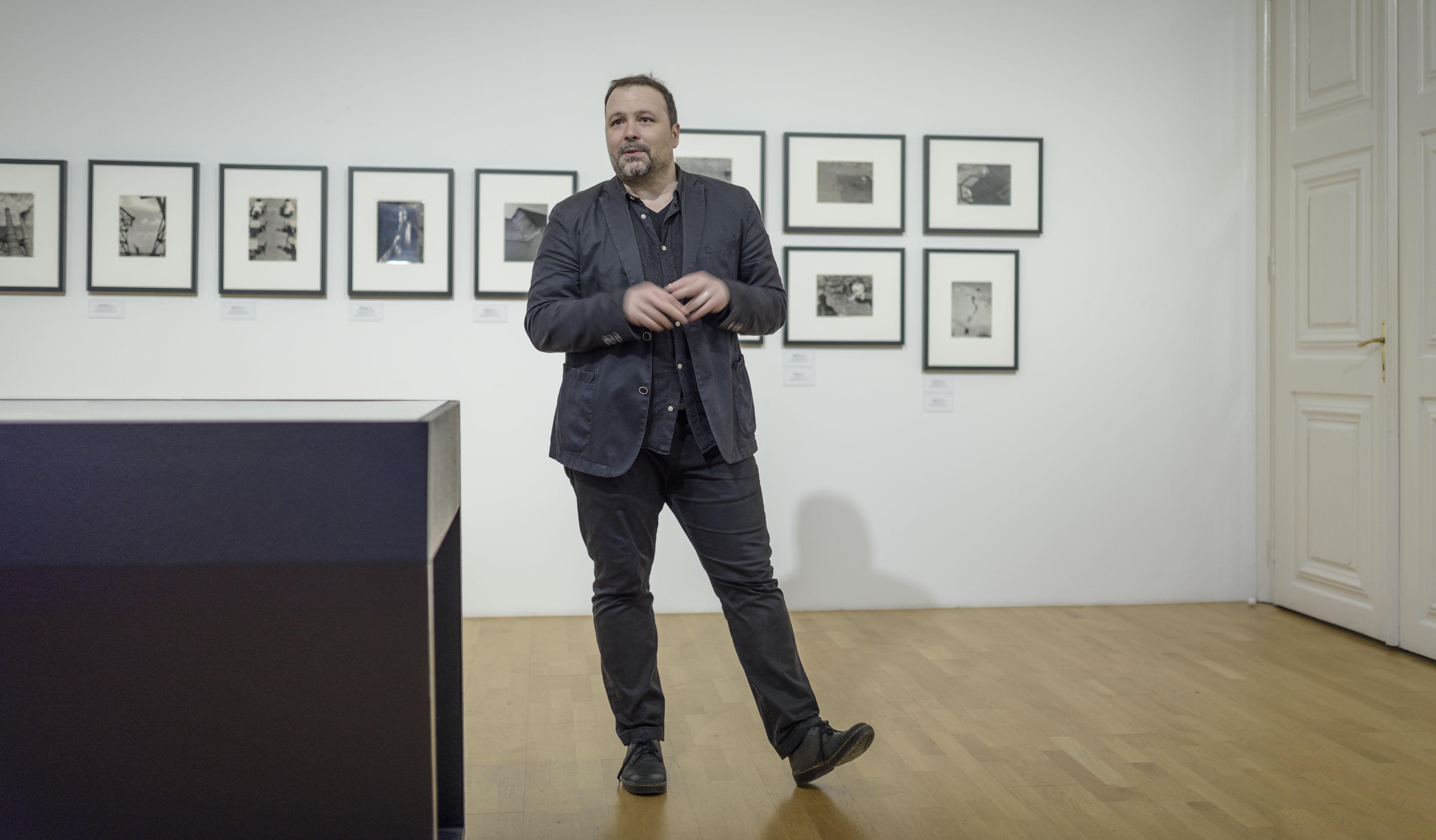 Záró kurátori tárlatvezetés "A tiszta fényképszerűség: Hevesy Iván és a modern magyar fotográfia kezdetei" című kiállításban Fotó: Koronczi Endre