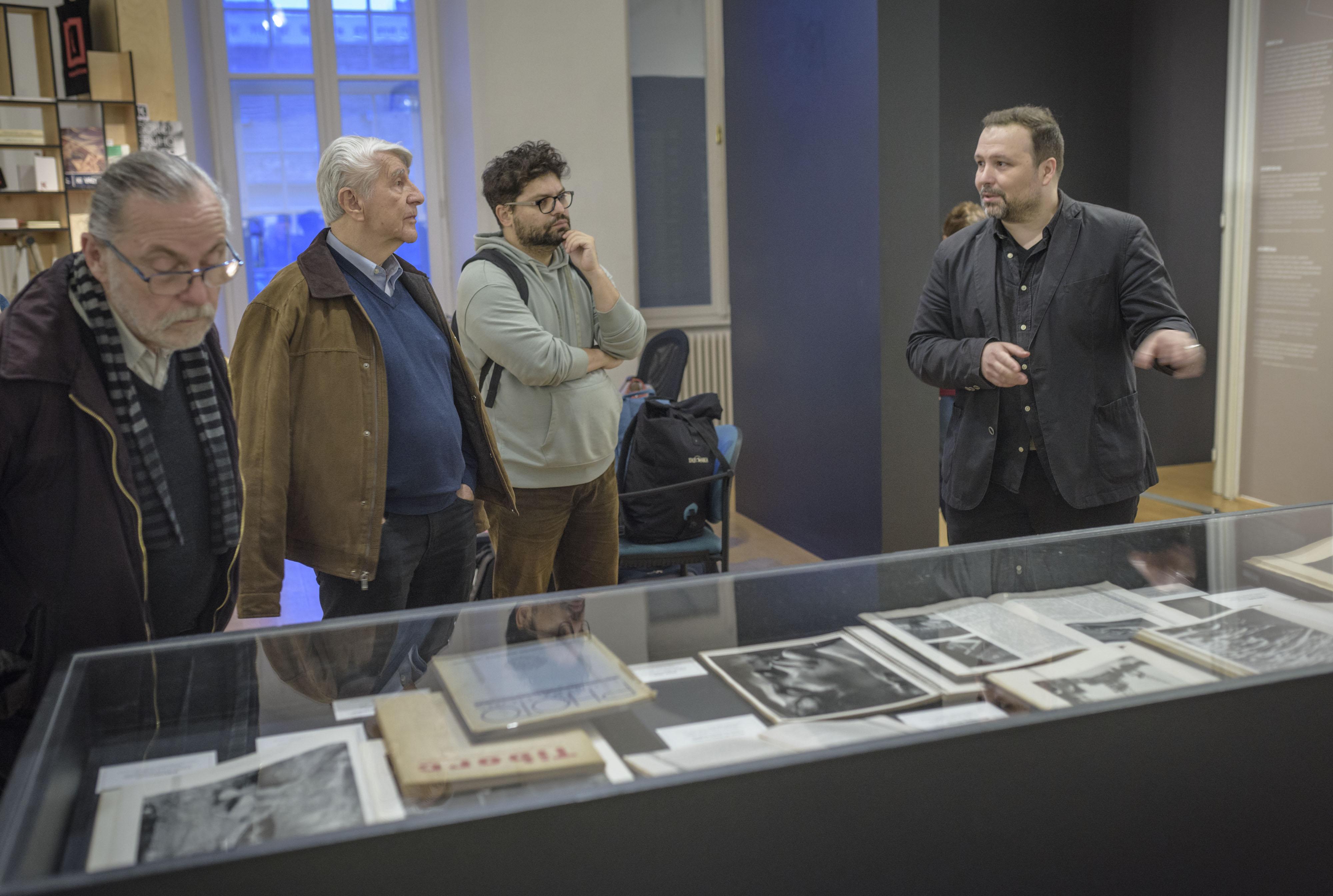 Záró kurátori tárlatvezetés A tiszta fényképszerűség: Hevesy Iván és a modern magyar fotográfia kezdetei című kiállításban Fotó: Koronczi Endre