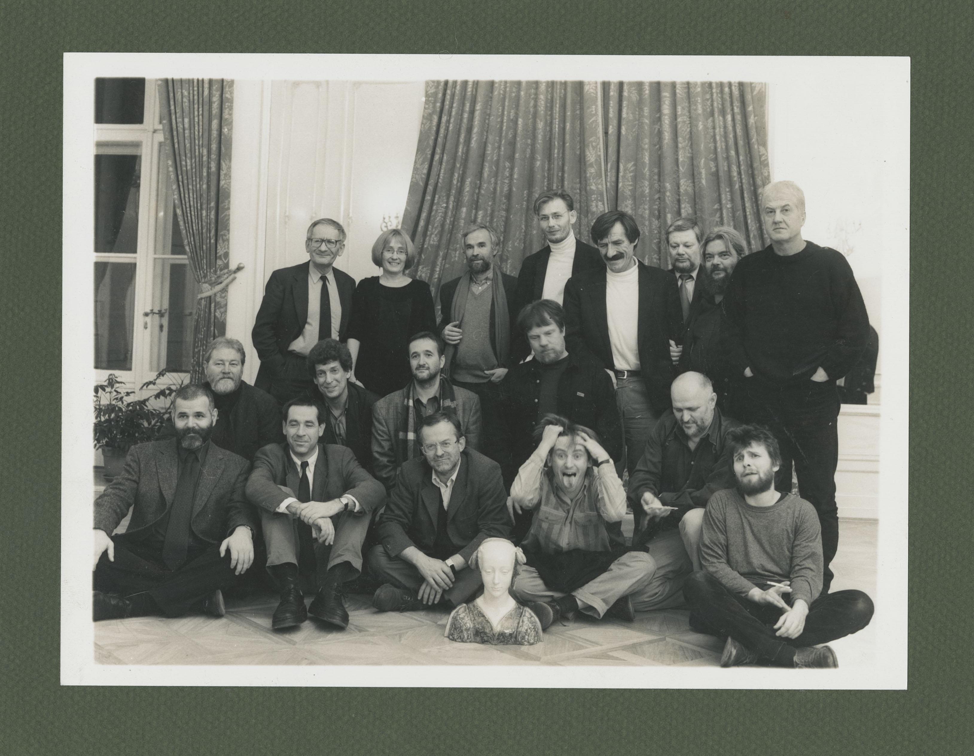 "25 éves a Csaplár Múzeum" – Fotóalbum Csaplár Ferenc köszöntésére, 2001 (Kassák Múzeum)