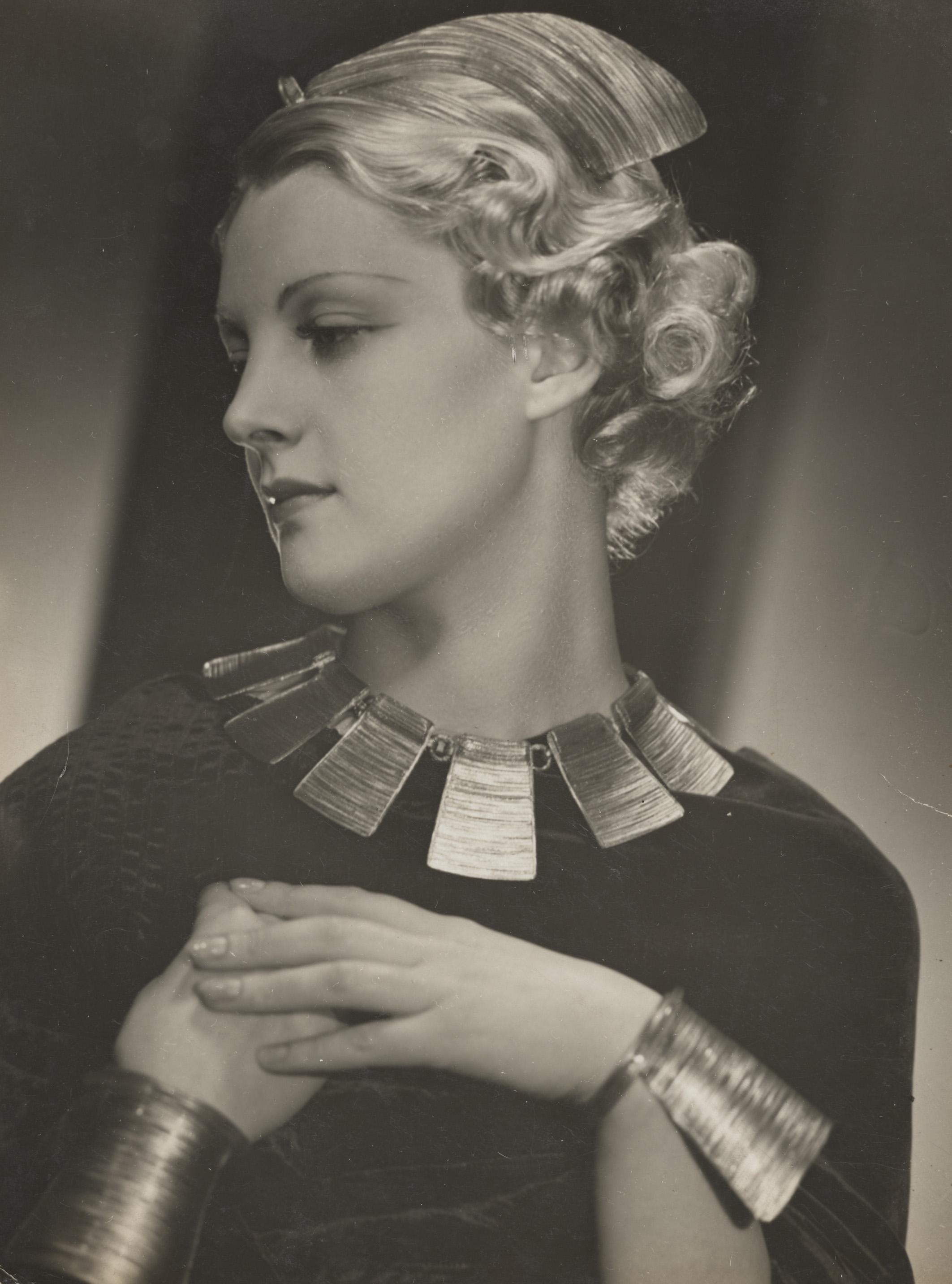     Egidio Scaioni: Model wearing Éva Révai’s Jewellery, 1934 (Csaba Kajdi Collection)  