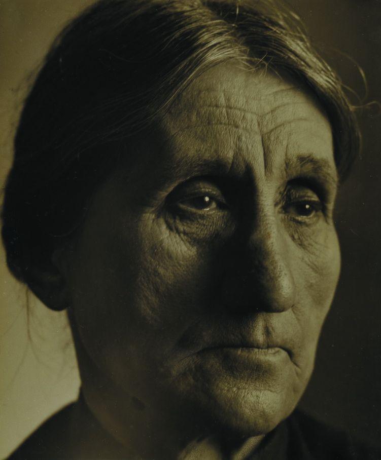Kassák Istvánné, 1928, Pécsi József felvétele, a Kassák Múzeum gyűjteménye