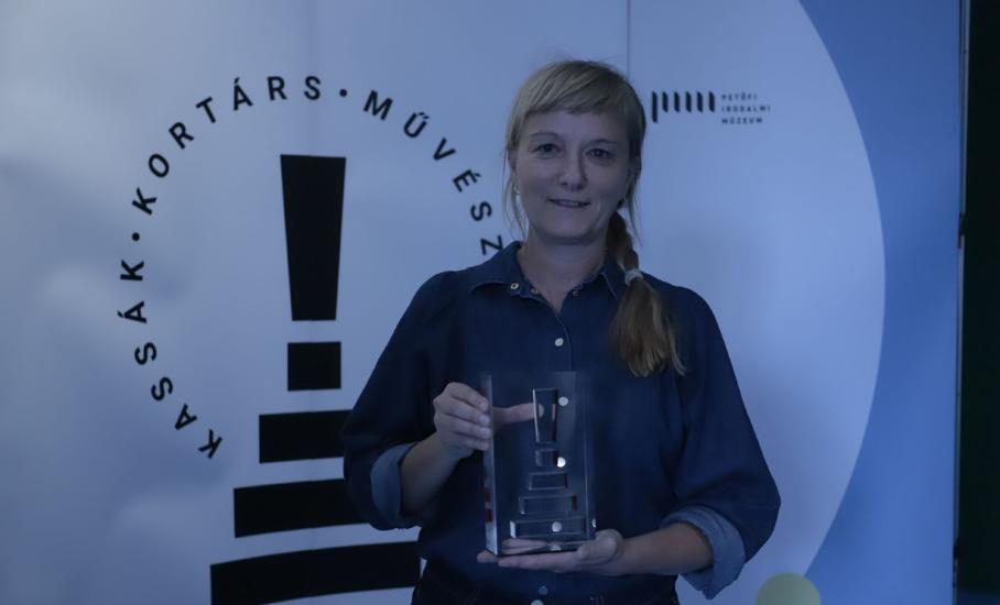 Erdei Krisztina átveszi a Kassák-díjat