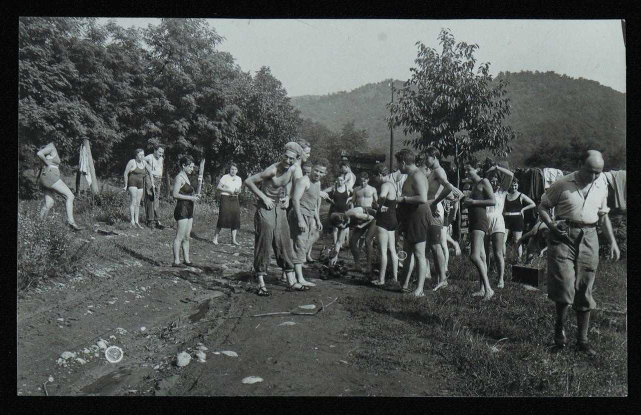 A Munka-kör túráján, Göd, 1929, Lengyel Lajos felvétele